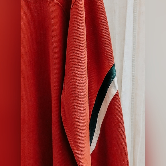 Long sleeve red sporty shirt - Picture 3 of 4